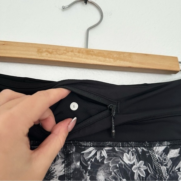 Lululemon Run Inspire Crop Leggings Flowabunga Floral Black Gray Size 6 Women’s - Picture 7 of 9
